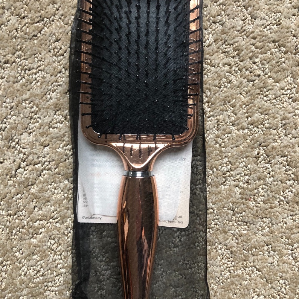 Aria Beauty Luxe Chrome Detangling Paddle Brush